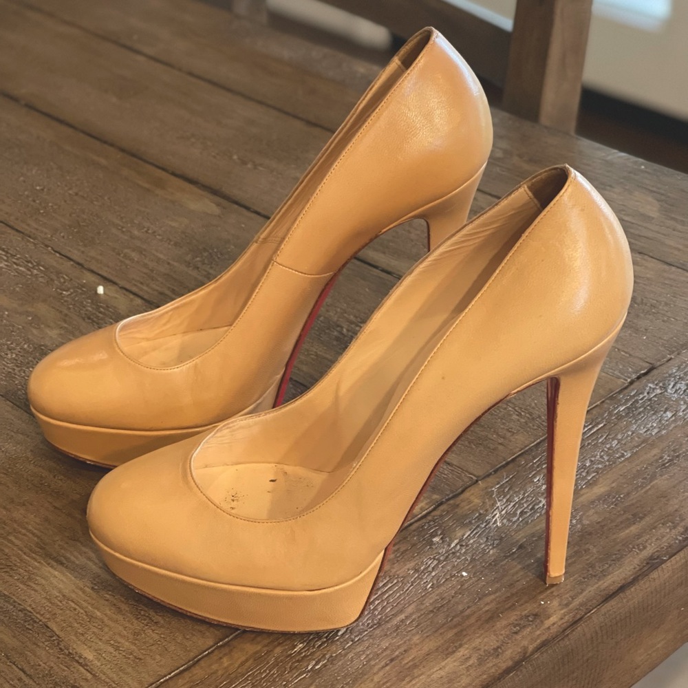 Christian Louboutin sz 42 Nude Heel